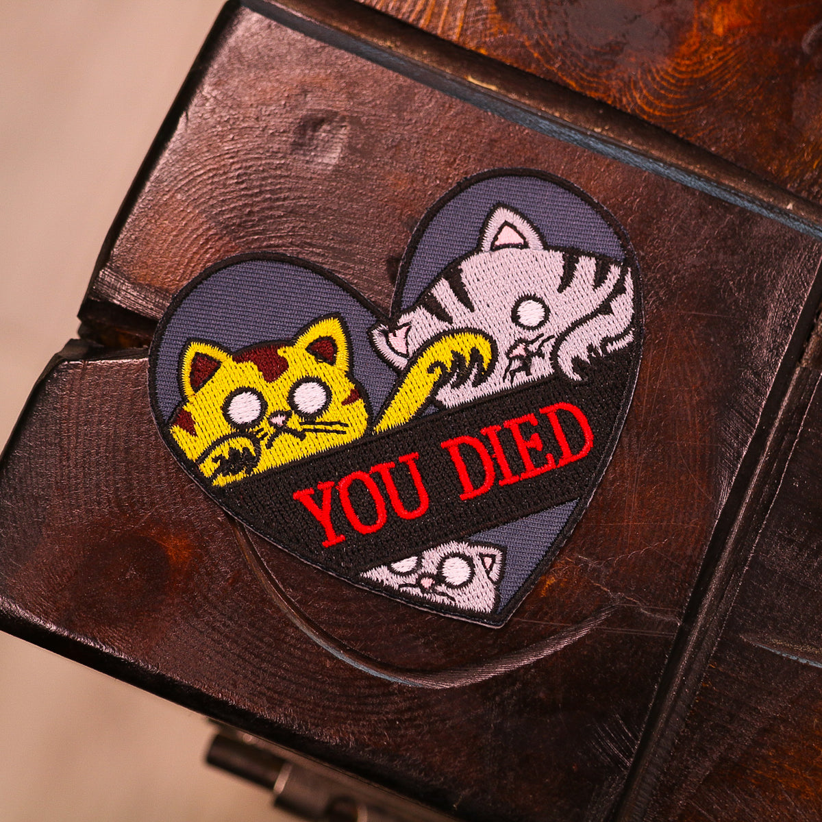 YOU DIED -kangasmerkki